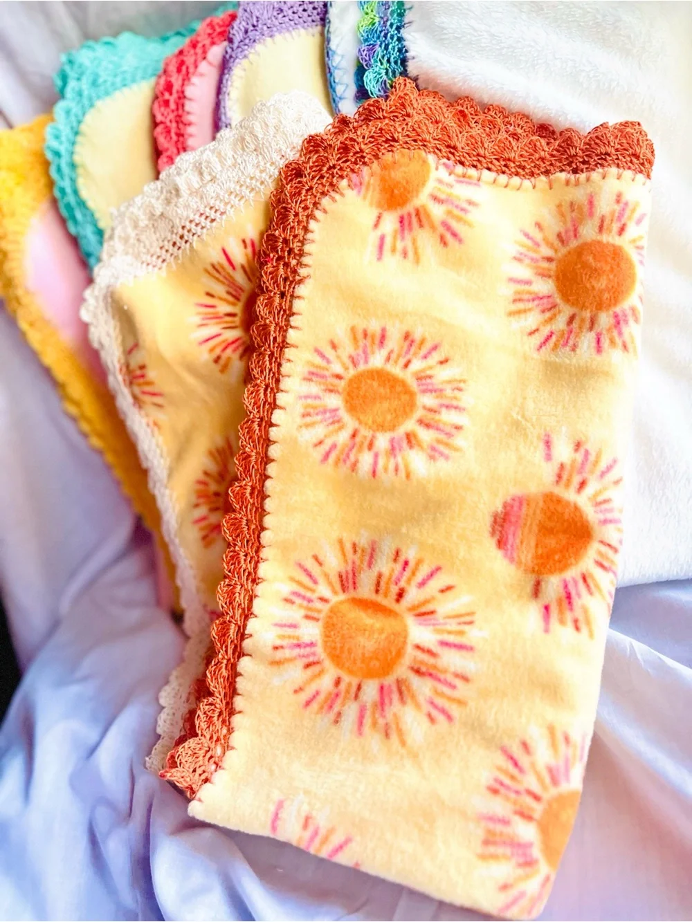 Sunburst Print Crochet-Trim Throw Blanket - White & Orange